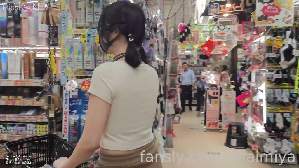 Coser@Anaimiya奶咪: 剧情 强迫地铁无内出行 (29 photos + 1 video)