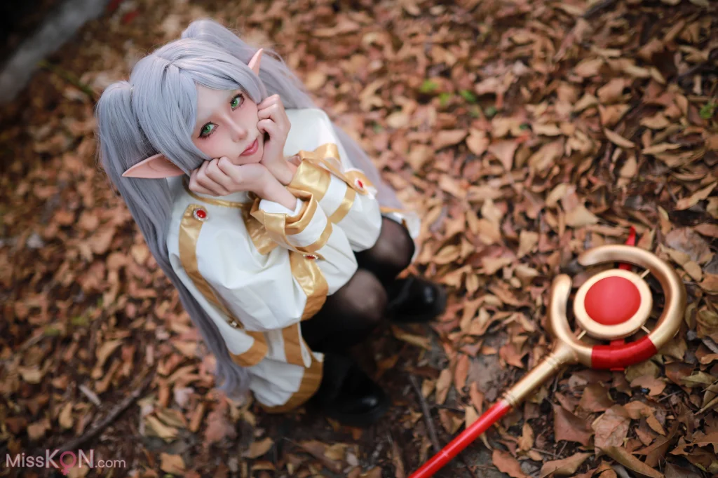 Coser@上杉绘梨落: 葬送的芙莉莲 (44 photos)