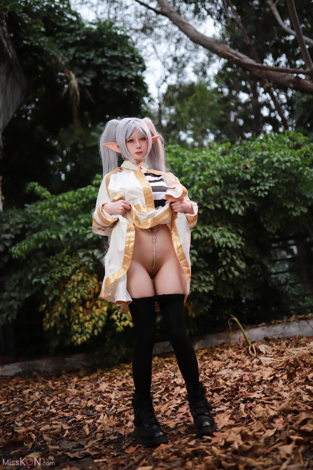 Coser@上杉绘梨落: 葬送的芙莉莲 (44 photos)