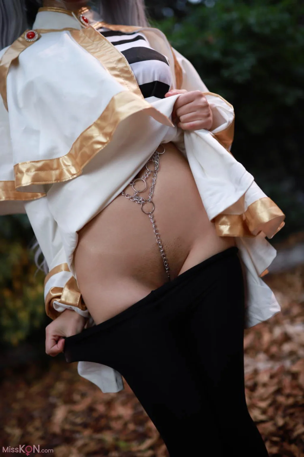 Coser@上杉绘梨落: 葬送的芙莉莲 (44 photos)