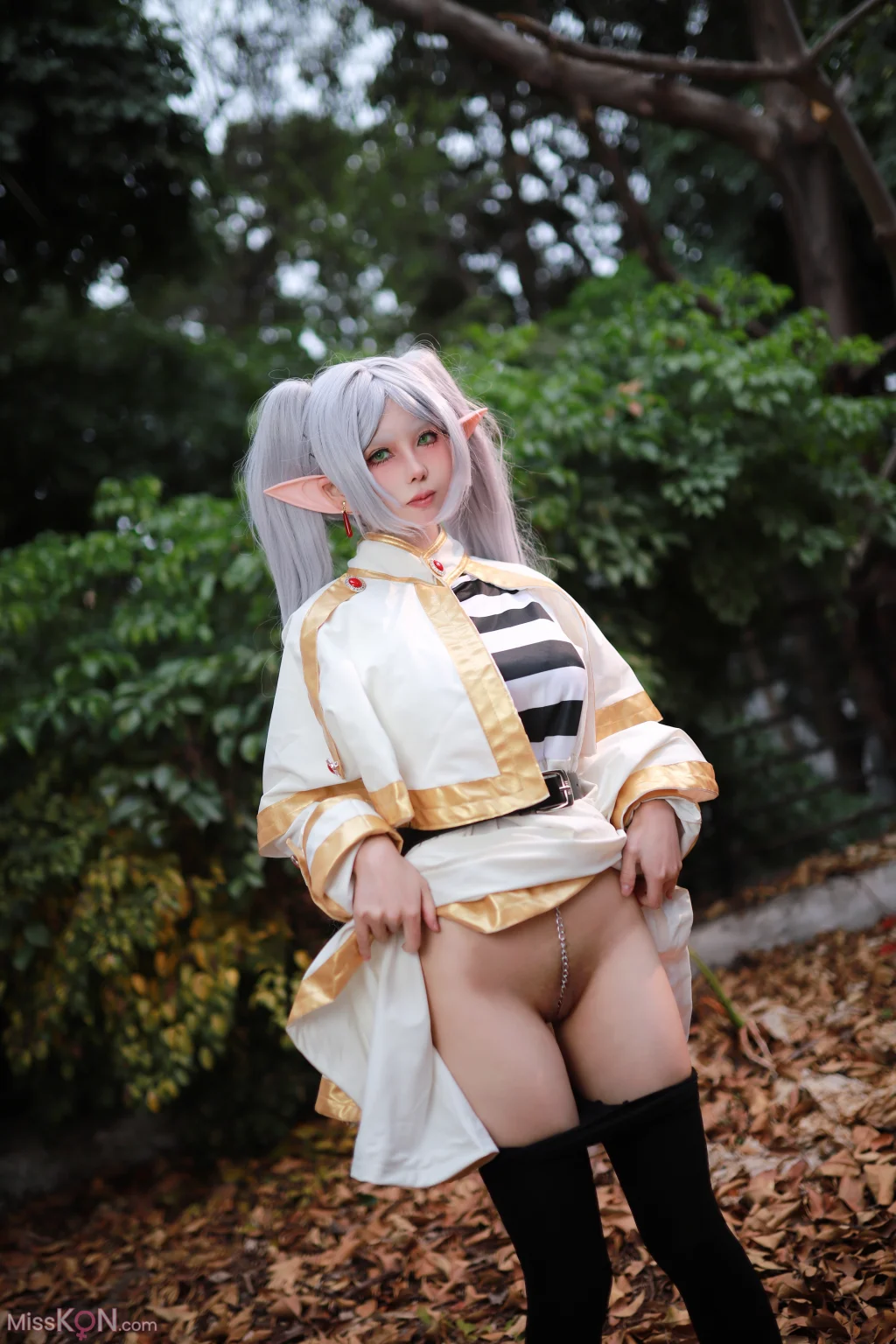 Coser@上杉绘梨落: 葬送的芙莉莲 (44 photos)
