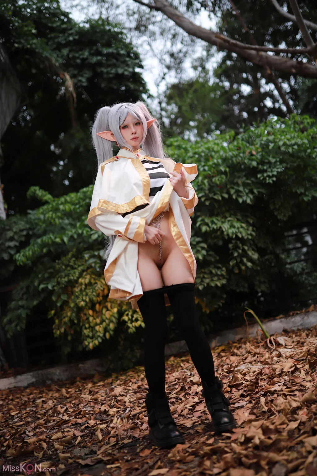 Coser@上杉绘梨落: 葬送的芙莉莲 (44 photos)