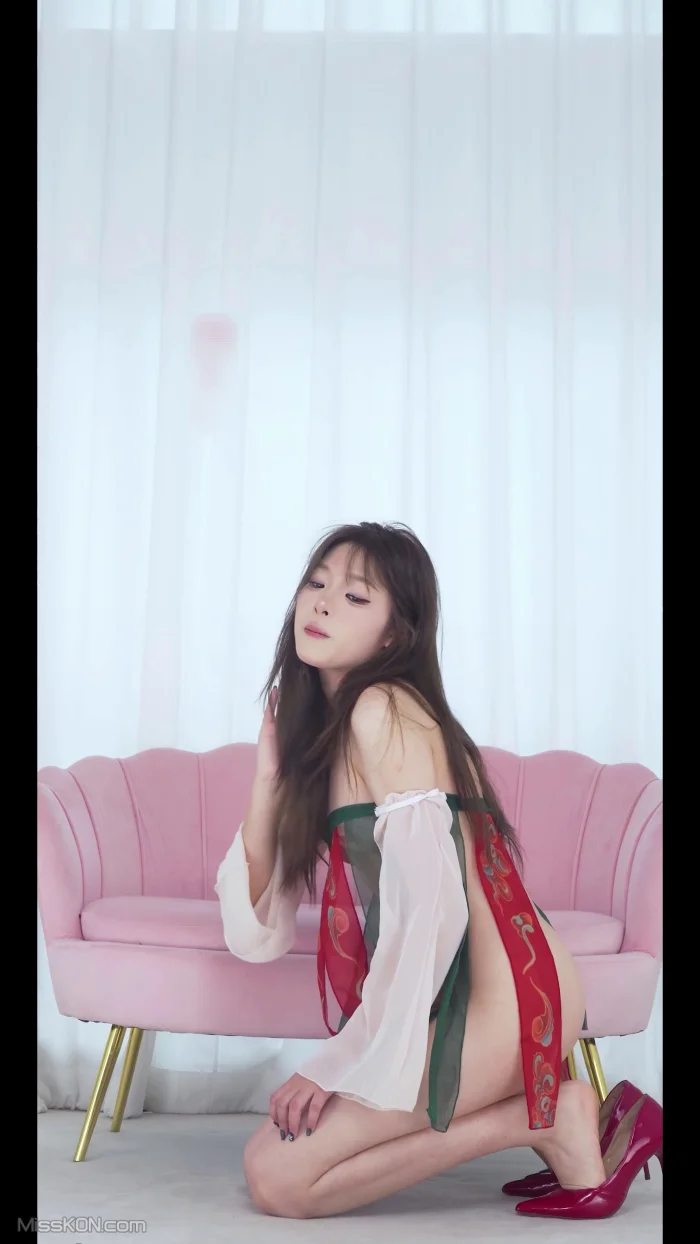[KING8舞團] 夏果: 长腿女神 裸舞合集 Part-A (71 photos + 10 videos)