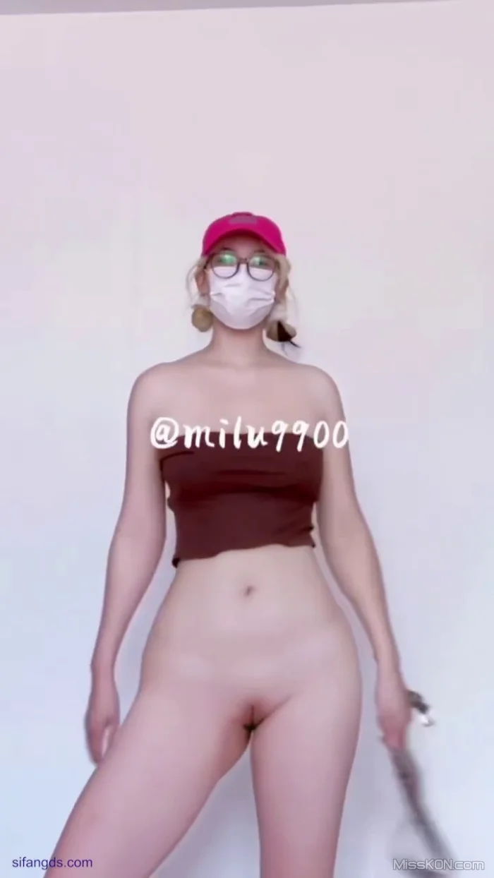 迷鹿: 极品变装裸舞女神最新定制合集 (45 photos + 20 videos)