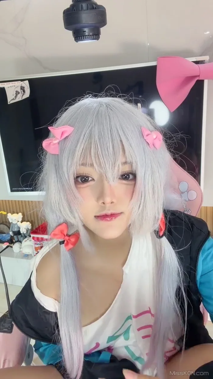 张婉萌: 二次元校花 美到炸 尺度突破 (26 photos + 3 videos)