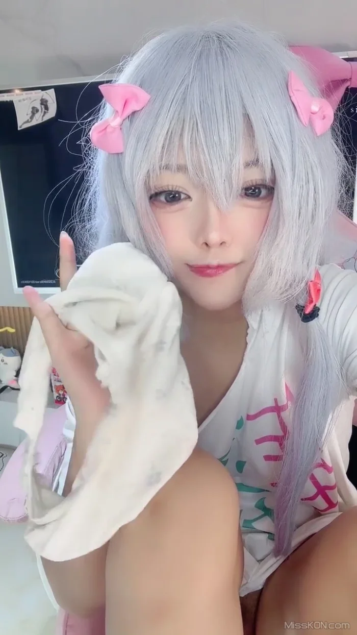 张婉萌: 二次元校花 美到炸 尺度突破 (26 photos + 3 videos)