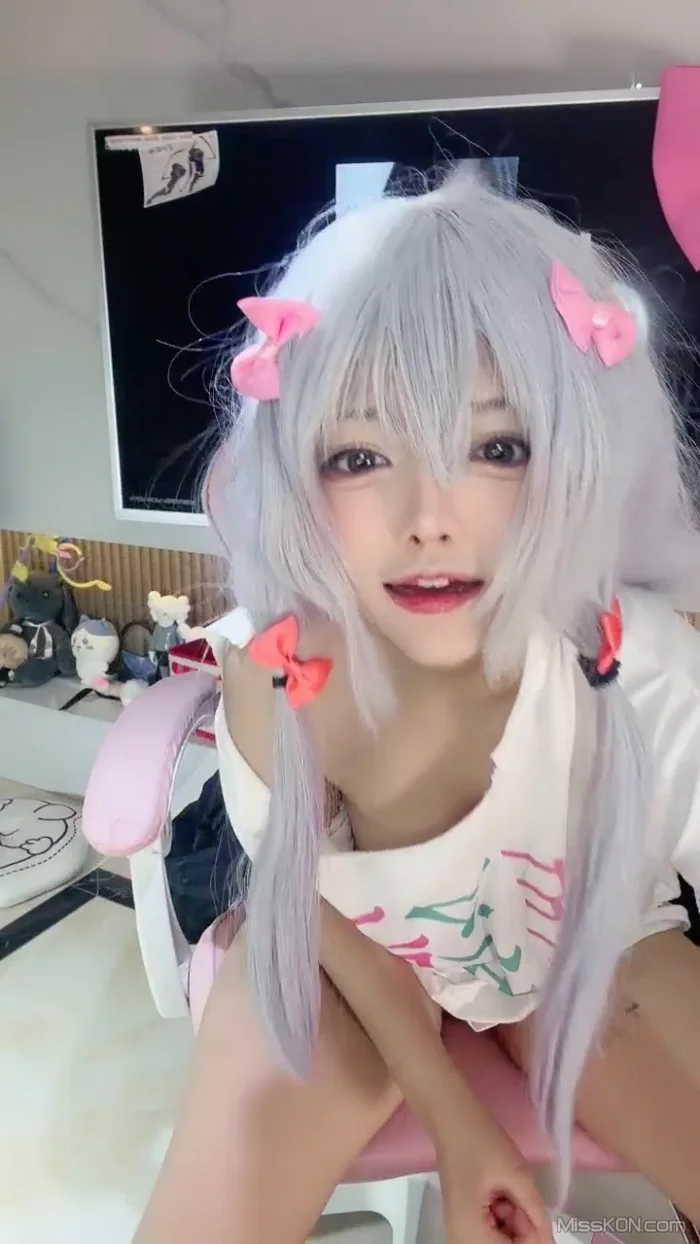 张婉萌: 二次元校花 美到炸 尺度突破 (26 photos + 3 videos)
