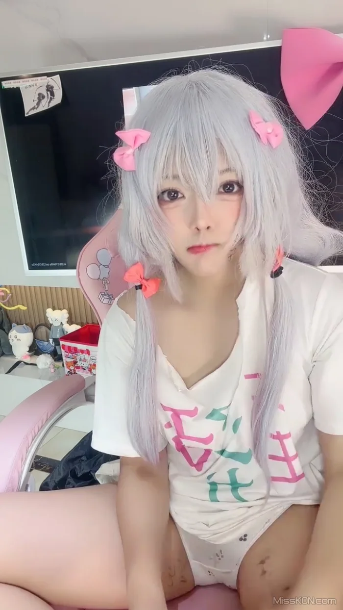 张婉萌: 二次元校花 美到炸 尺度突破 (26 photos + 3 videos)