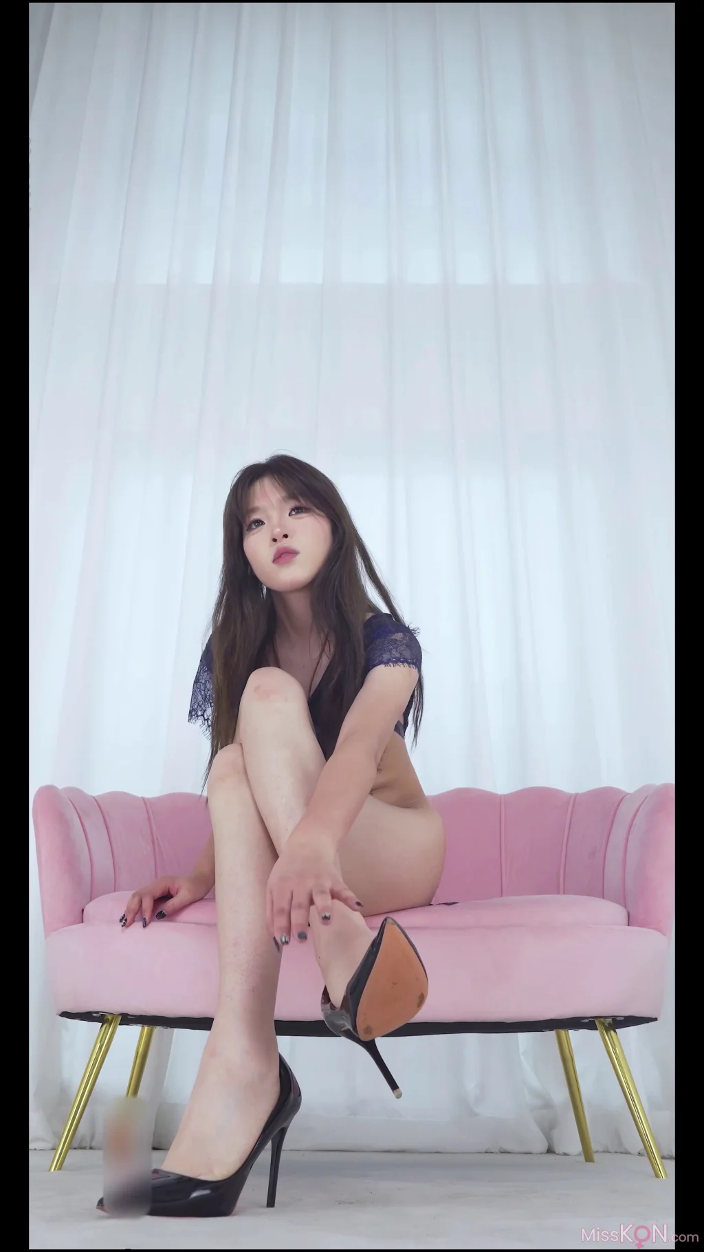 [KING8舞團] 夏果: 长腿女神 裸舞合集 Part-B (86 photos + 10 videos)