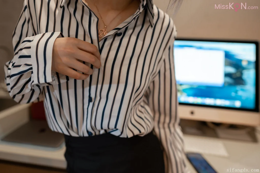 [ISS系列] 定制 – 大学生萌妹 (153 photos + 1 video)
