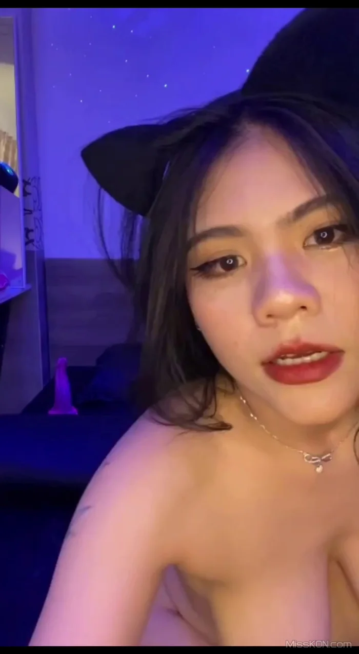 Sunie: IG粉丝30万网红 纯天然巨乳肥臀 (19 photos + 1 video)