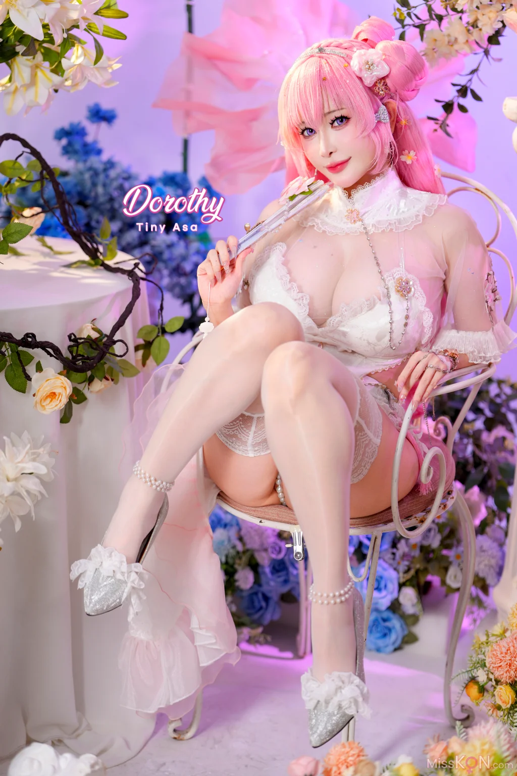 Coser@Tiny Asa: アサ Dorothy  NIKKE (82 photos + 2 videos)