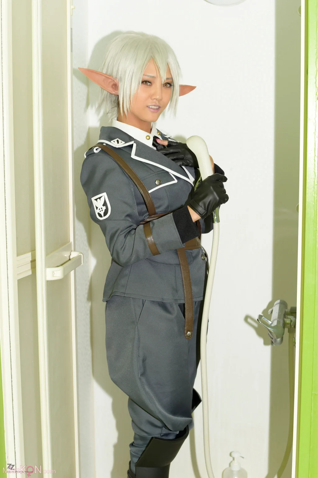 [JP] Rei Mizuna (みづなれい) & Claire Hasumi: [ZIZG-013TC] Elf Female Officer Trapped in a Trap 虜囚市場 -罠に嵌められたエルフの女将校- みづなれい デジタル写真集 (56 photos) – Page 2