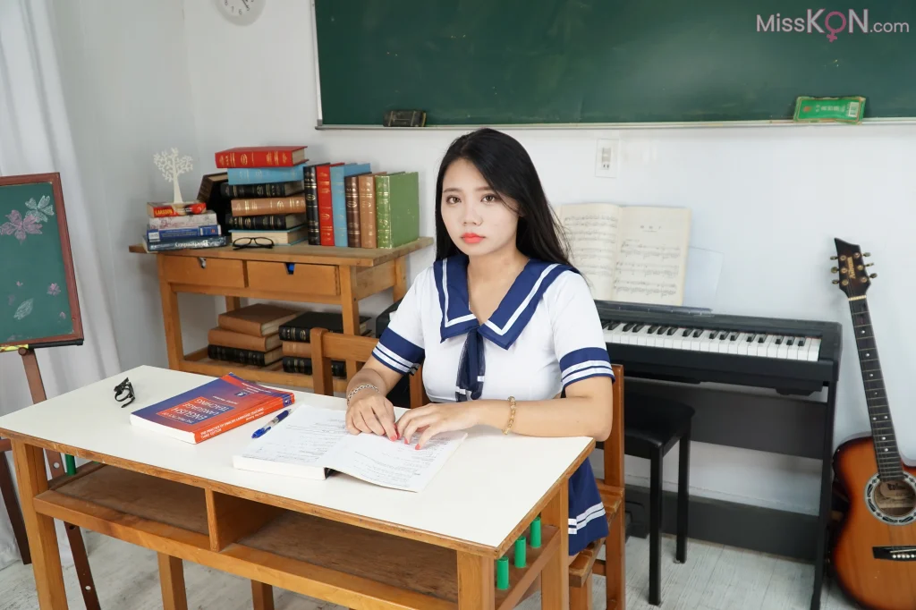 [Private Photoshoot] 熙熙: 丰满御姐 JK全尺度私拍 (180 photos)