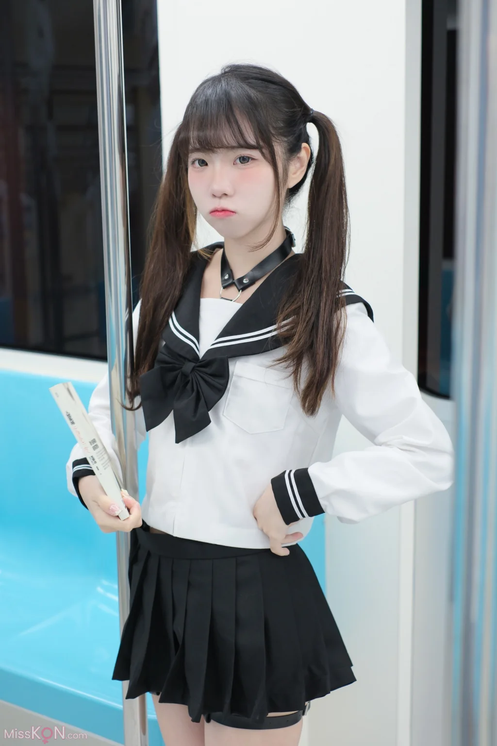 Coser@可可小白兔: 電車上の女高中生 (70 photos)