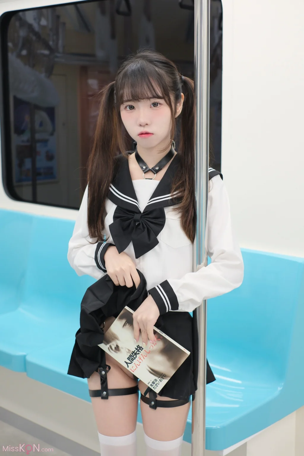 Coser@可可小白兔: 電車上の女高中生 (70 photos)