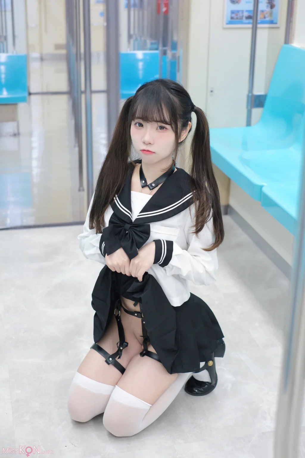 Coser@可可小白兔: 電車上の女高中生 (70 photos)