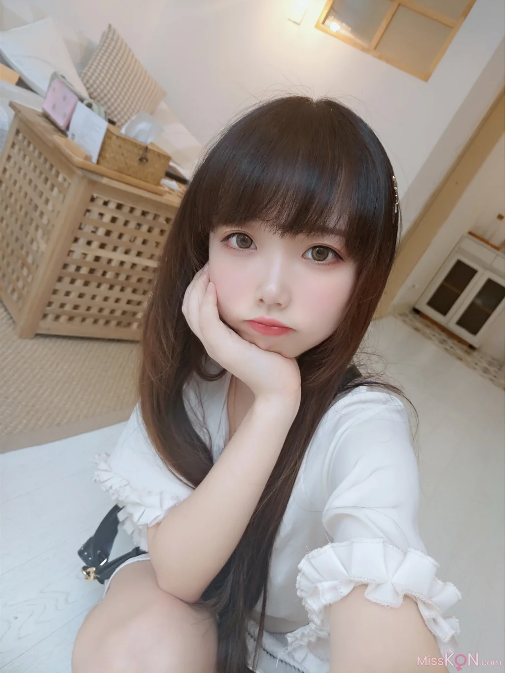Coser@雪琪SAMA: 裸足 (50 photos + 4 videos)