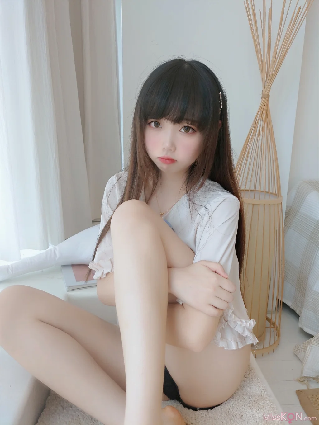 Coser@雪琪SAMA: 裸足 (50 photos + 4 videos)