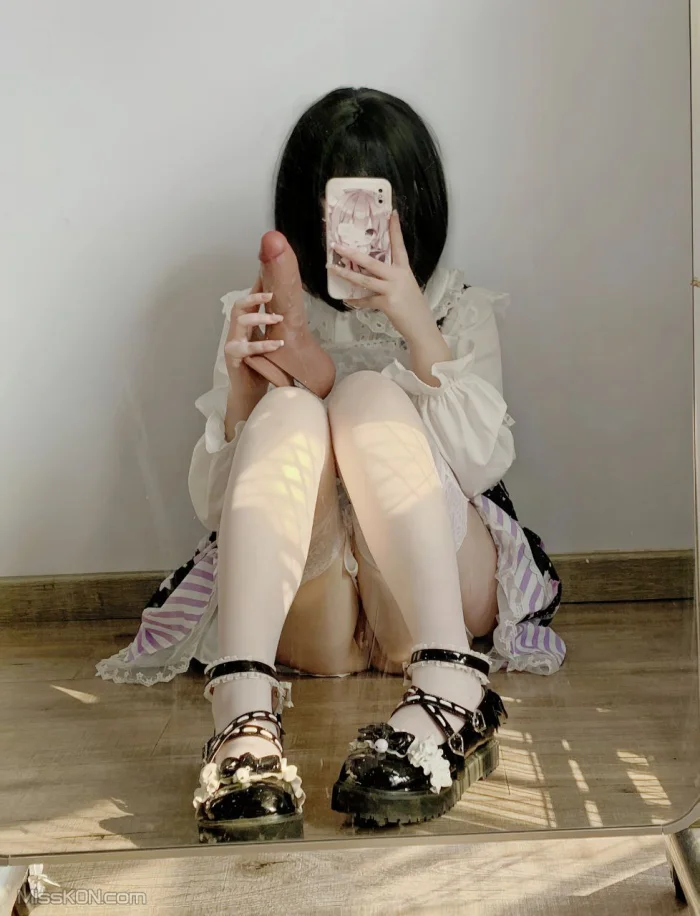 Cute7(loveqing_qaq): 嬌嫩的白虎妹妹 (52 photos + 16 videos) – Page 3