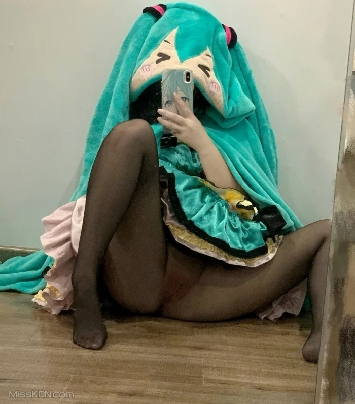 Cute7(loveqing_qaq): 嬌嫩的白虎妹妹 (52 photos + 16 videos) – Page 3