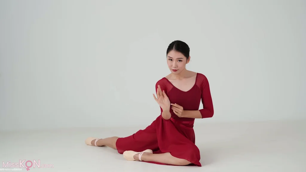 御姐舞蹈老师: 高抬腿多毛美穴4K超清 贵妇气质拉满 (48 photos + 4 videos) – Page 3