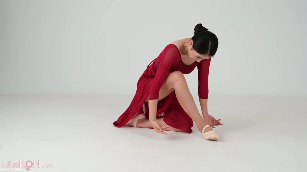 御姐舞蹈老师: 高抬腿多毛美穴4K超清 贵妇气质拉满 (48 photos + 4 videos) – Page 3