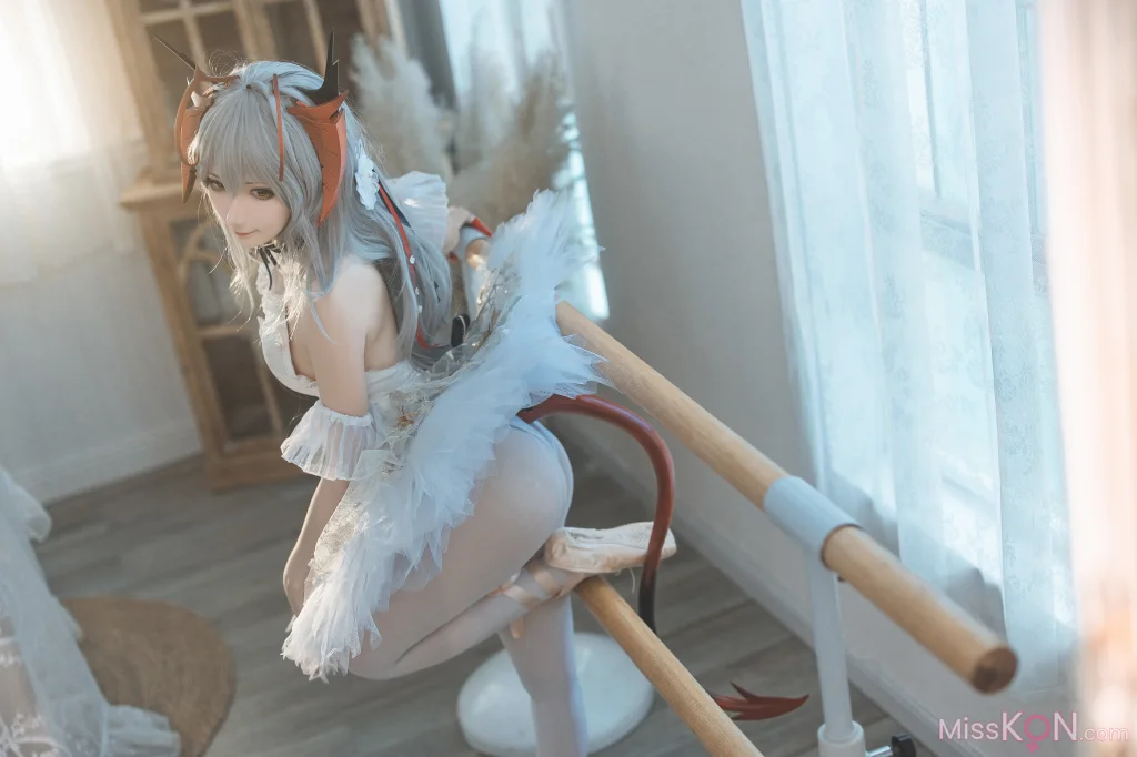 Coser@是三不是世w: 明日方舟 W 芭蕾 (27 photos)