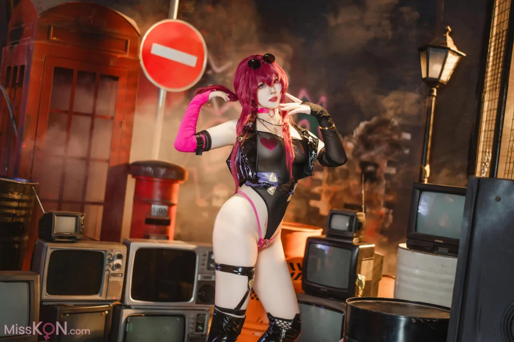 Coser@Natsuko夏夏子: 崩坏·星穹铁道 卡芙卡 朋克同人 (60 photos)