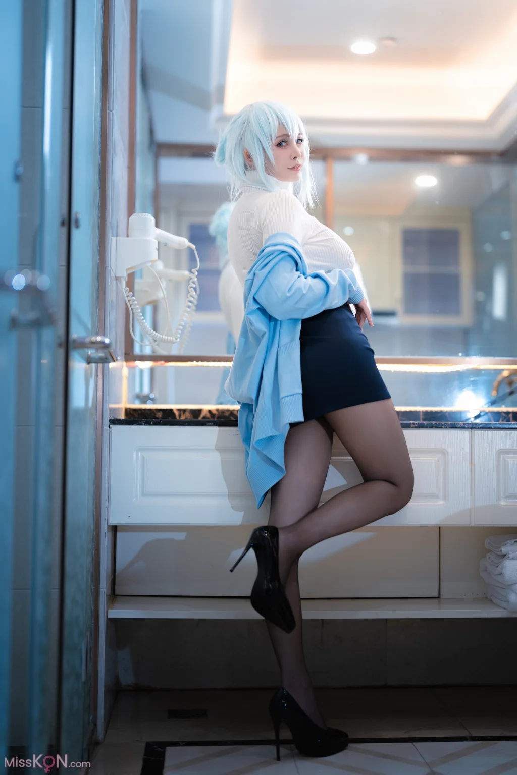 Coser@上杉绘梨落: 雪女 (48 photos)