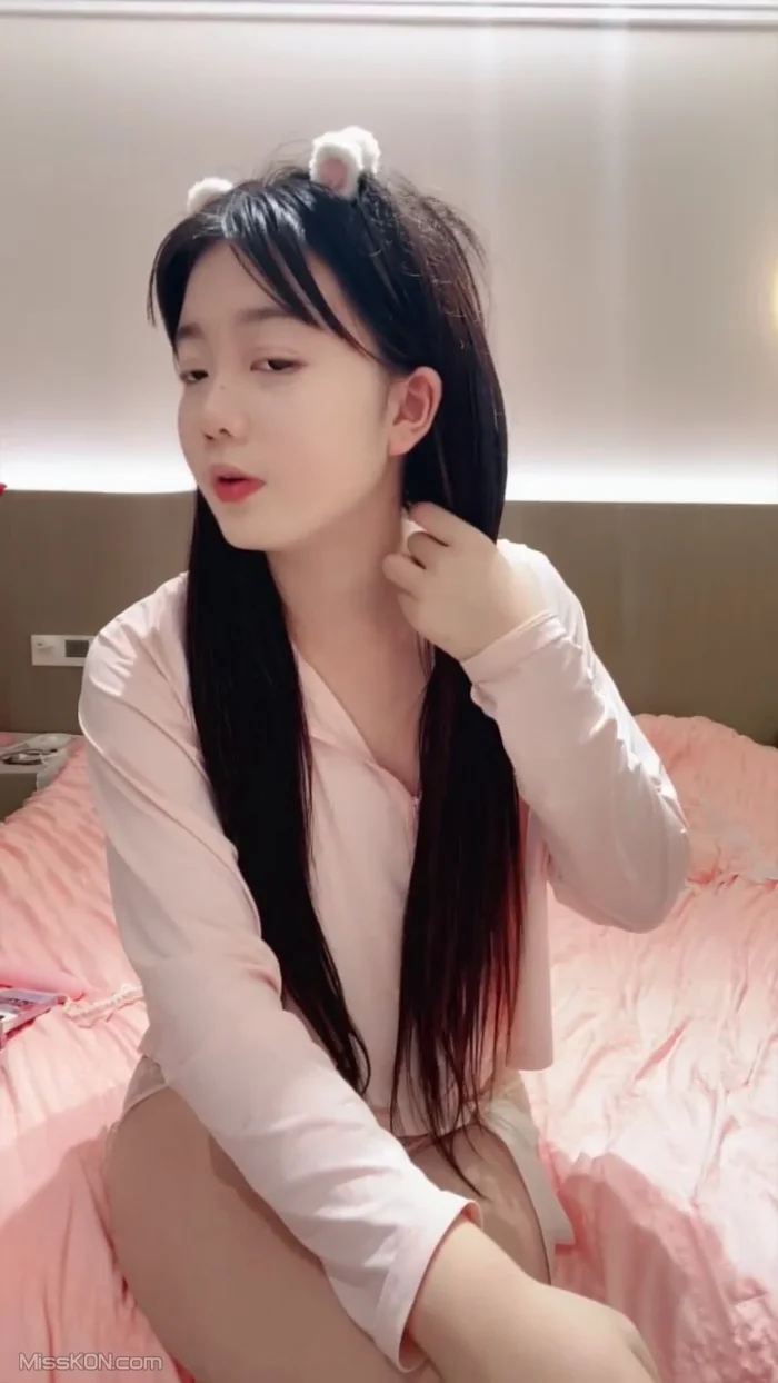 06小兔牙: 可爱萝莉学妹 蝴蝶蜜屄 担心她给自己撕扯坏了 (24 photos + 3 videos) – Page 2