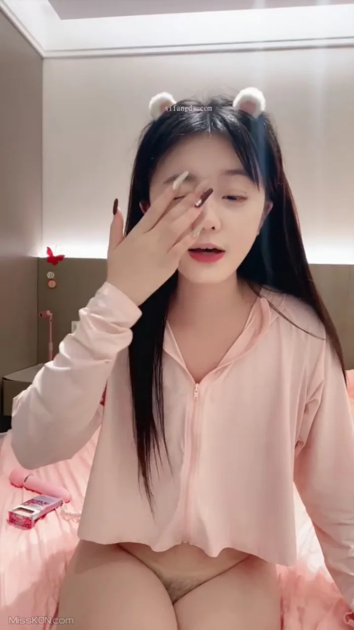 06小兔牙: 可爱萝莉学妹 蝴蝶蜜屄 担心她给自己撕扯坏了 (24 photos + 3 videos) – Page 2