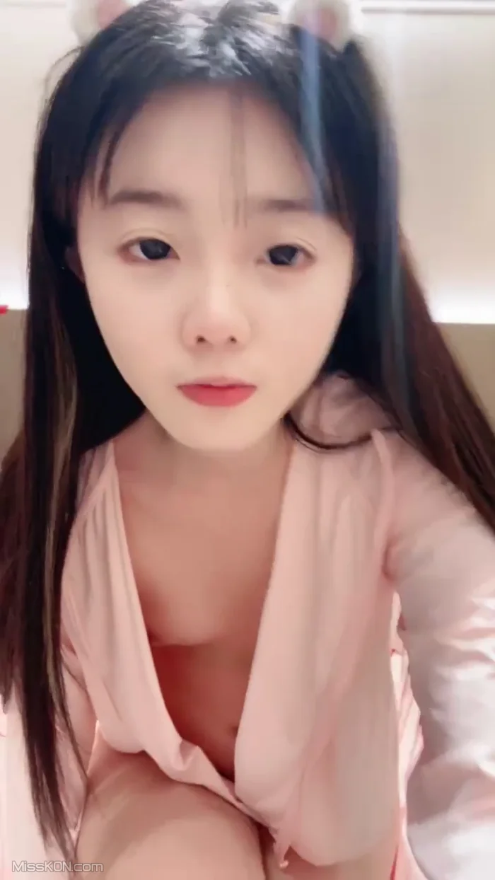 06小兔牙: 可爱萝莉学妹 蝴蝶蜜屄 担心她给自己撕扯坏了 (24 photos + 3 videos) – Page 2