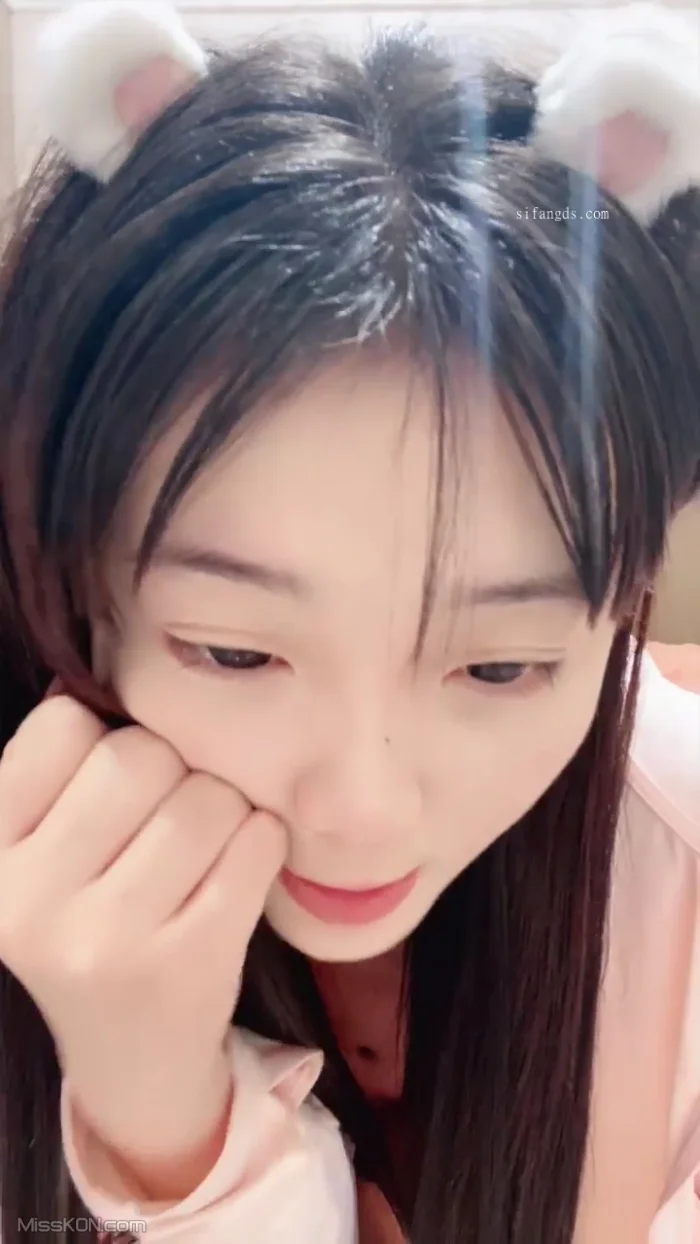 06小兔牙: 可爱萝莉学妹 蝴蝶蜜屄 担心她给自己撕扯坏了 (24 photos + 3 videos) – Page 2