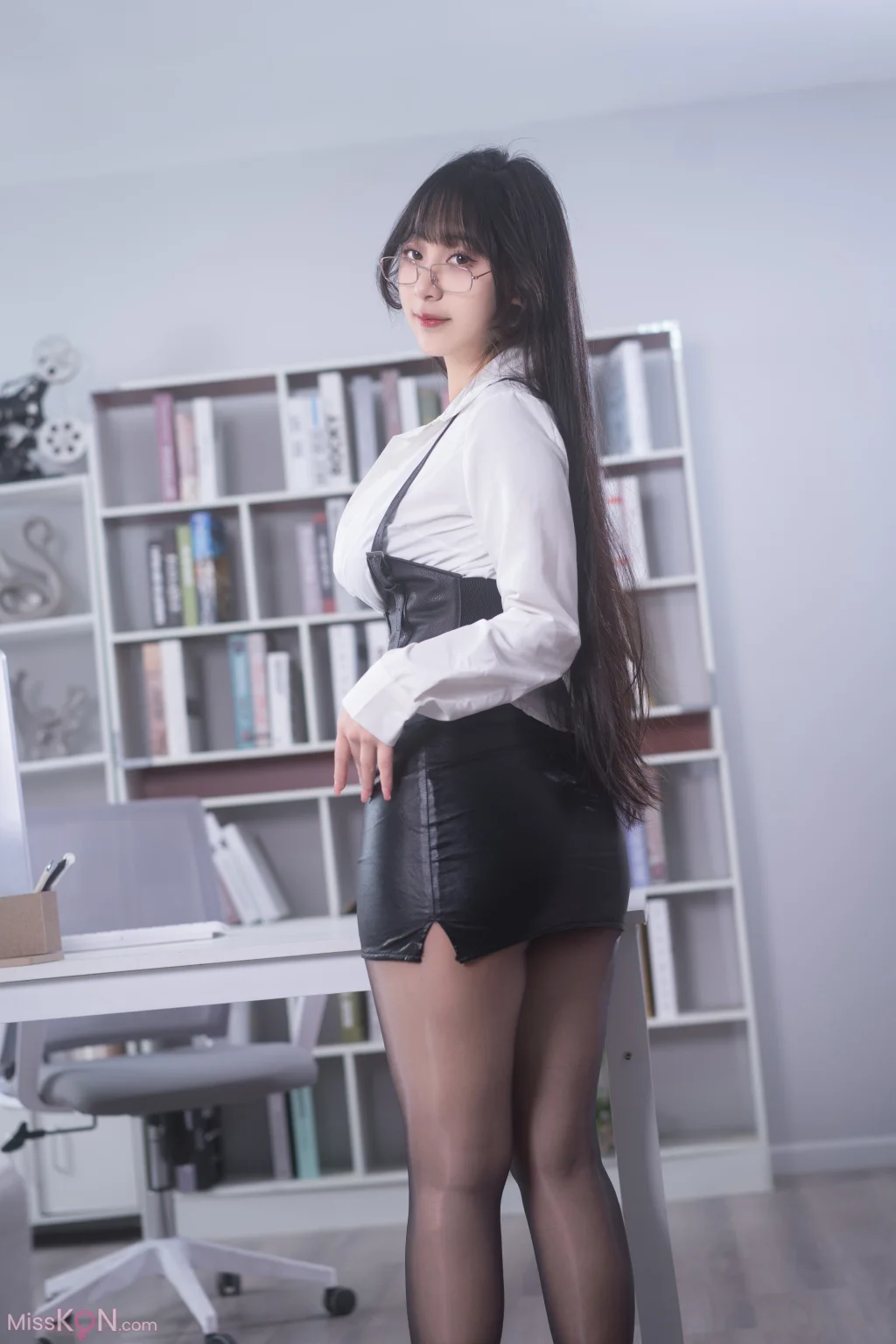 Coser@浅安安: OL眼镜娘 (20 photos) – Page 2