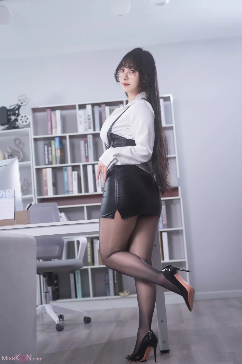 Coser@浅安安: OL眼镜娘 (20 photos) – Page 2
