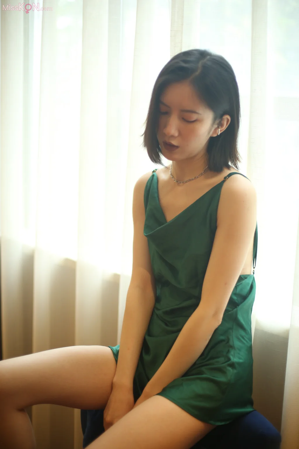 [Private Photoshoot] 凉子: 高冷御姐冰美人 白丝美腿 全尺度私拍 (444 photos + 4 videos)