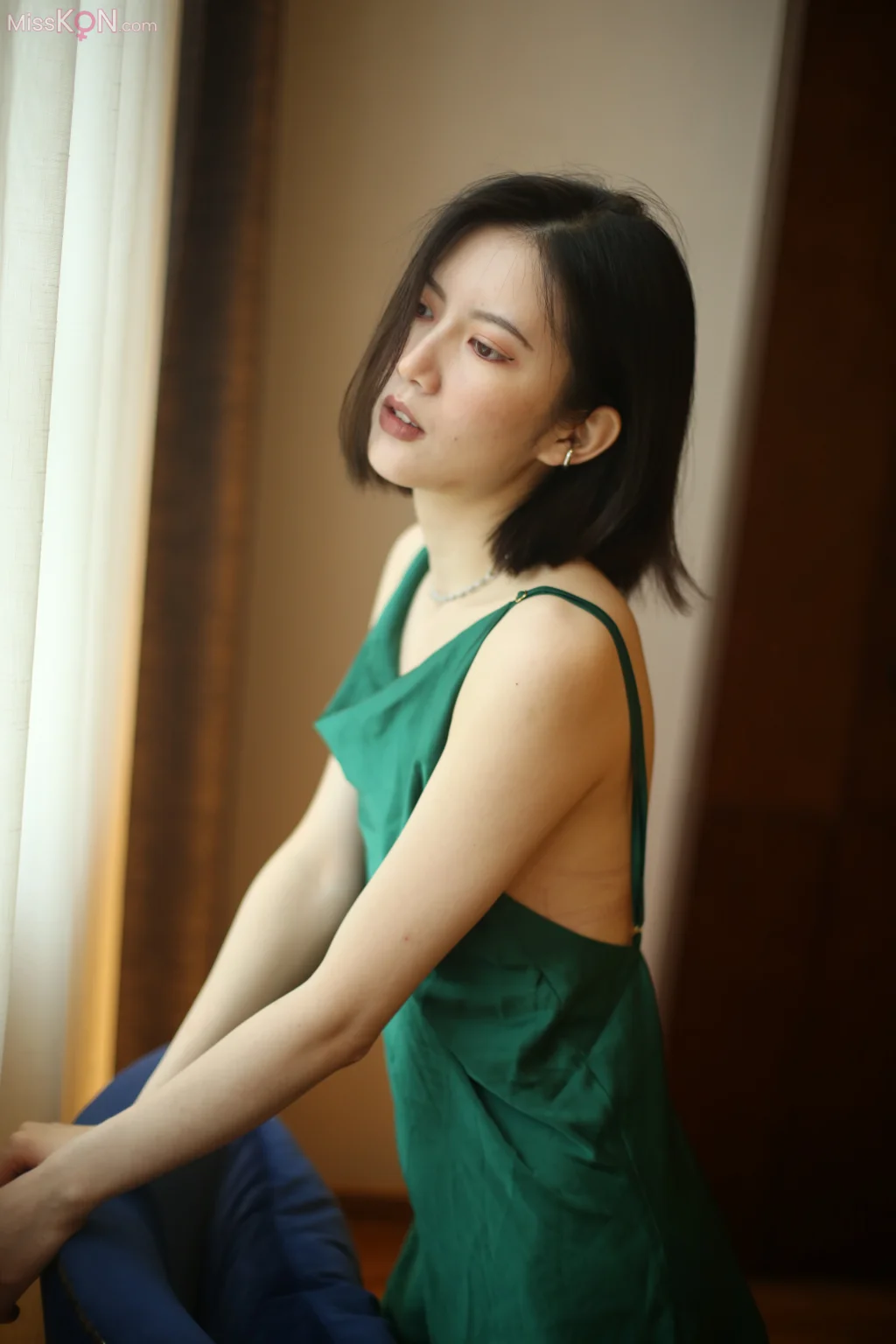 [Private Photoshoot] 凉子: 高冷御姐冰美人 白丝美腿 全尺度私拍 (444 photos + 4 videos)