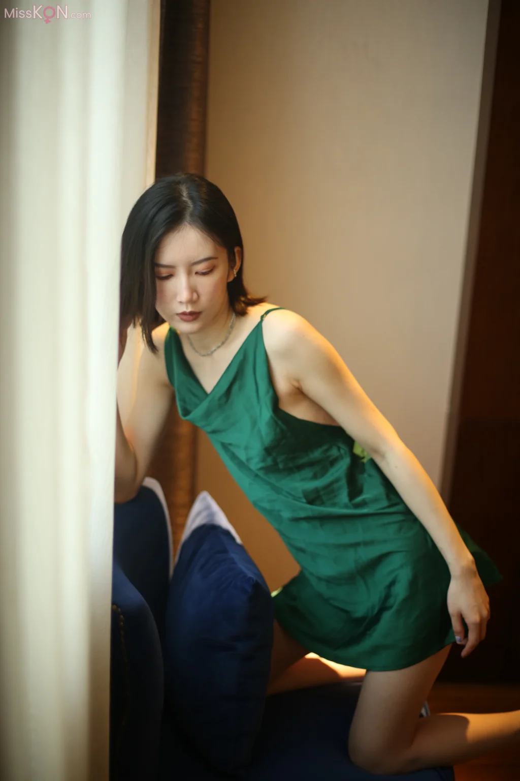 [Private Photoshoot] 凉子: 高冷御姐冰美人 白丝美腿 全尺度私拍 (444 photos + 4 videos)