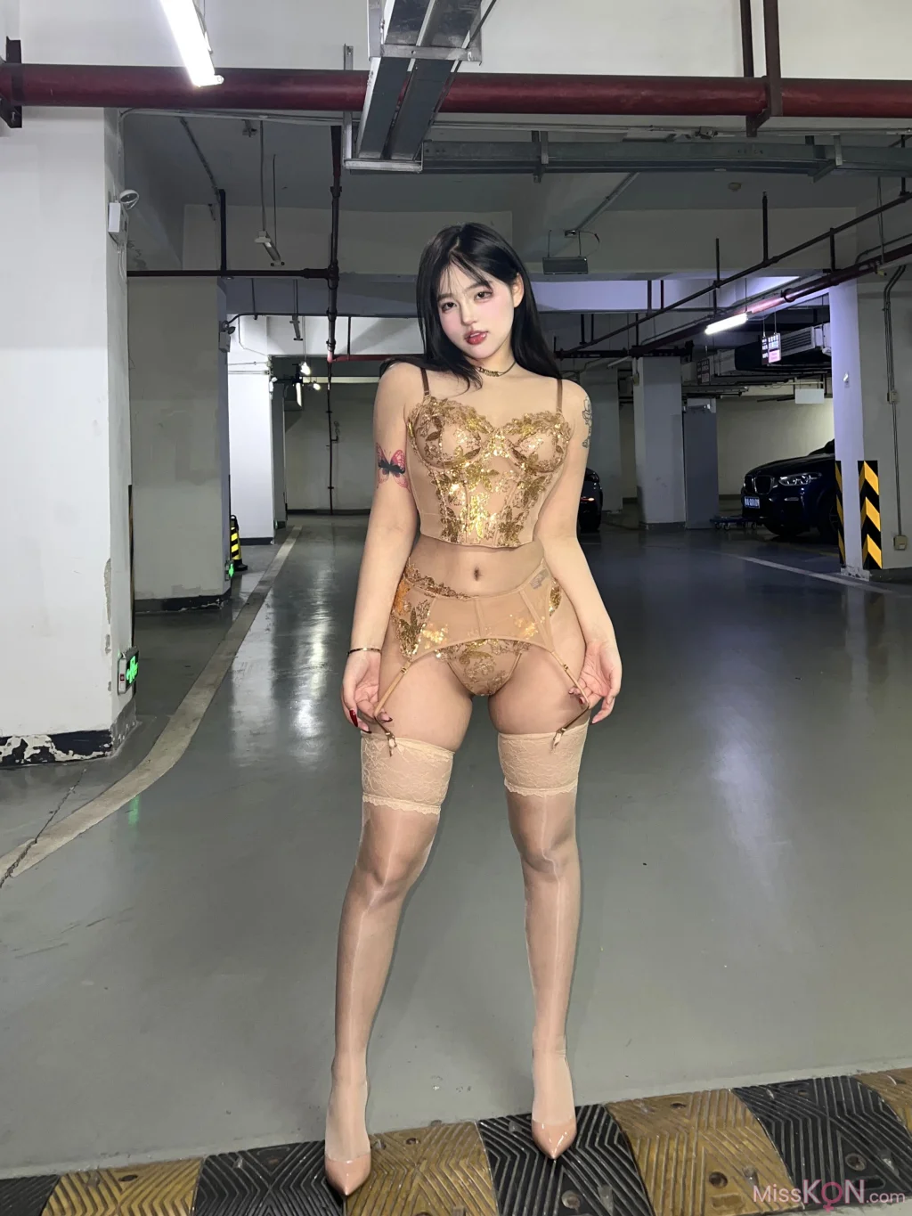 小u优优子: 貂皮大衣 (50 photos)