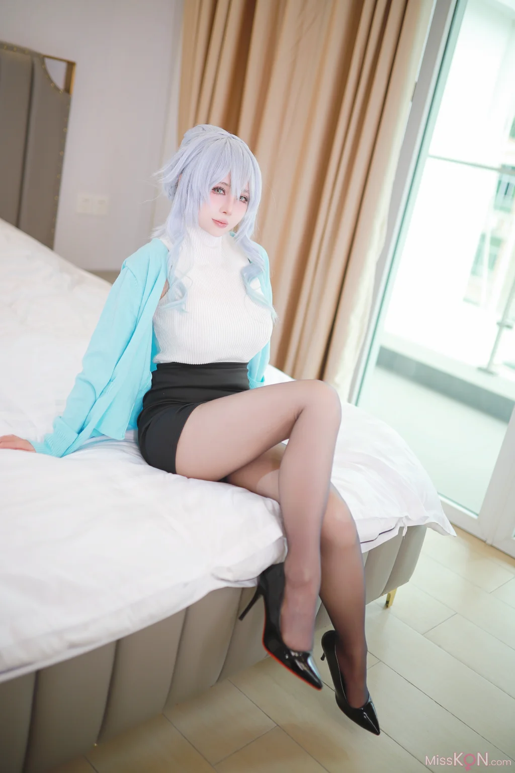 Coser@上杉绘梨落: 深冬雪乃 (54 photos)