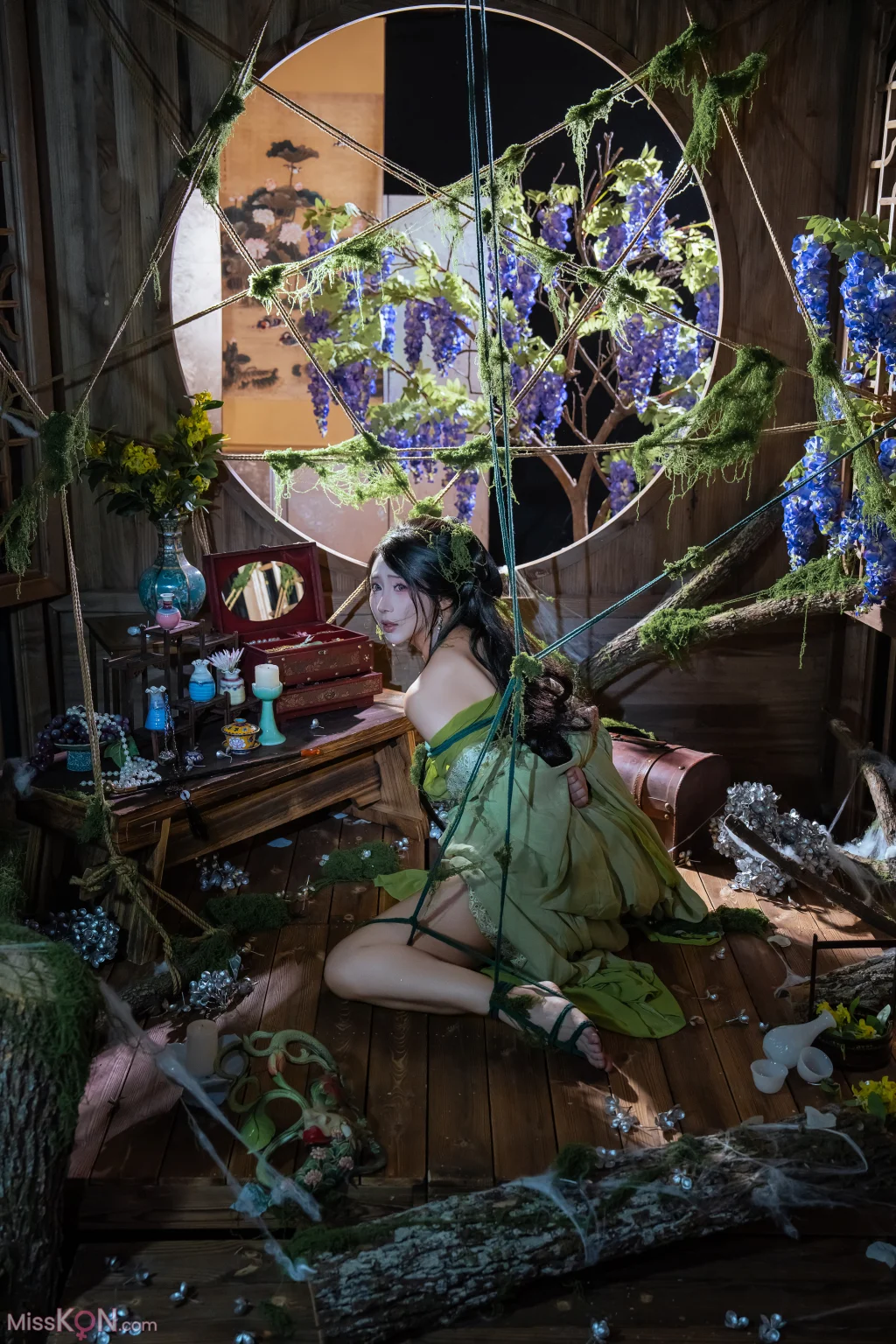 Coser@云溪溪 (Yunx1x1) & 奶桃桃: 苔缚 (93 photos + 1 video)