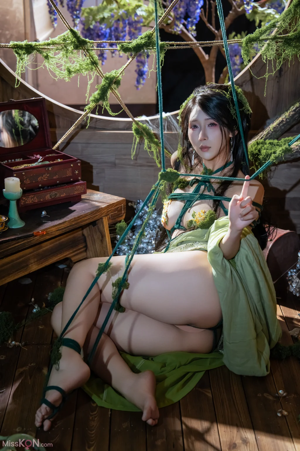 Coser@云溪溪 (Yunx1x1) & 奶桃桃: 苔缚 (93 photos + 1 video)