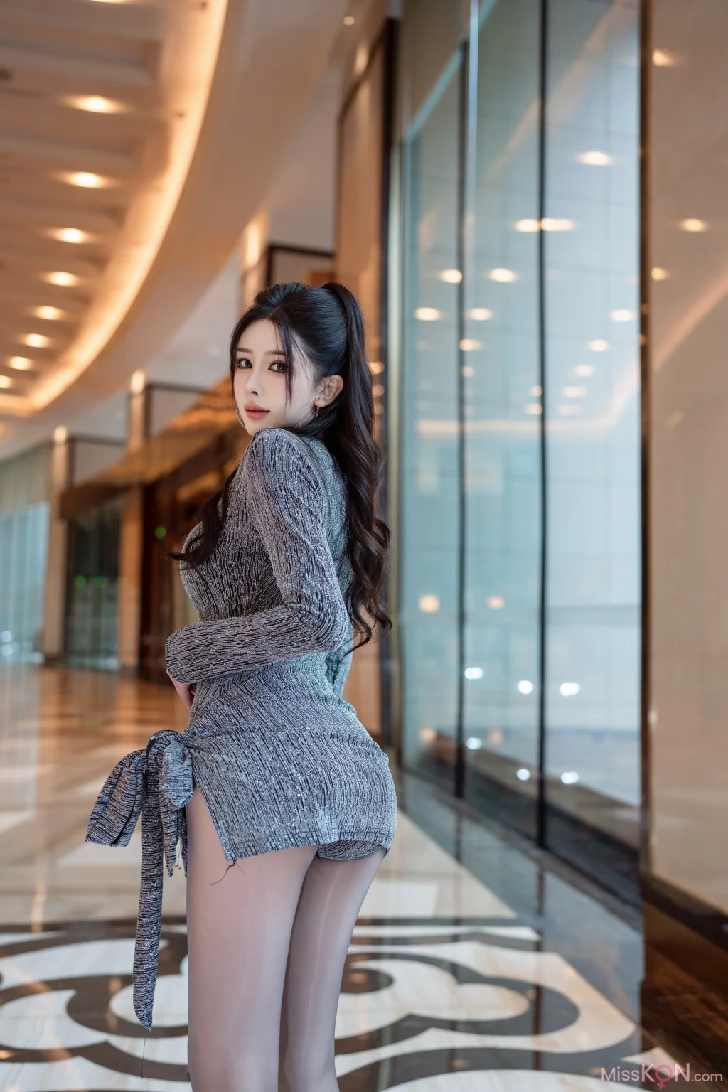 [XR Uncensored] Li Li Sha (李丽莎): R18 秀人网模特 女神的短裙灰丝 (89 photos)