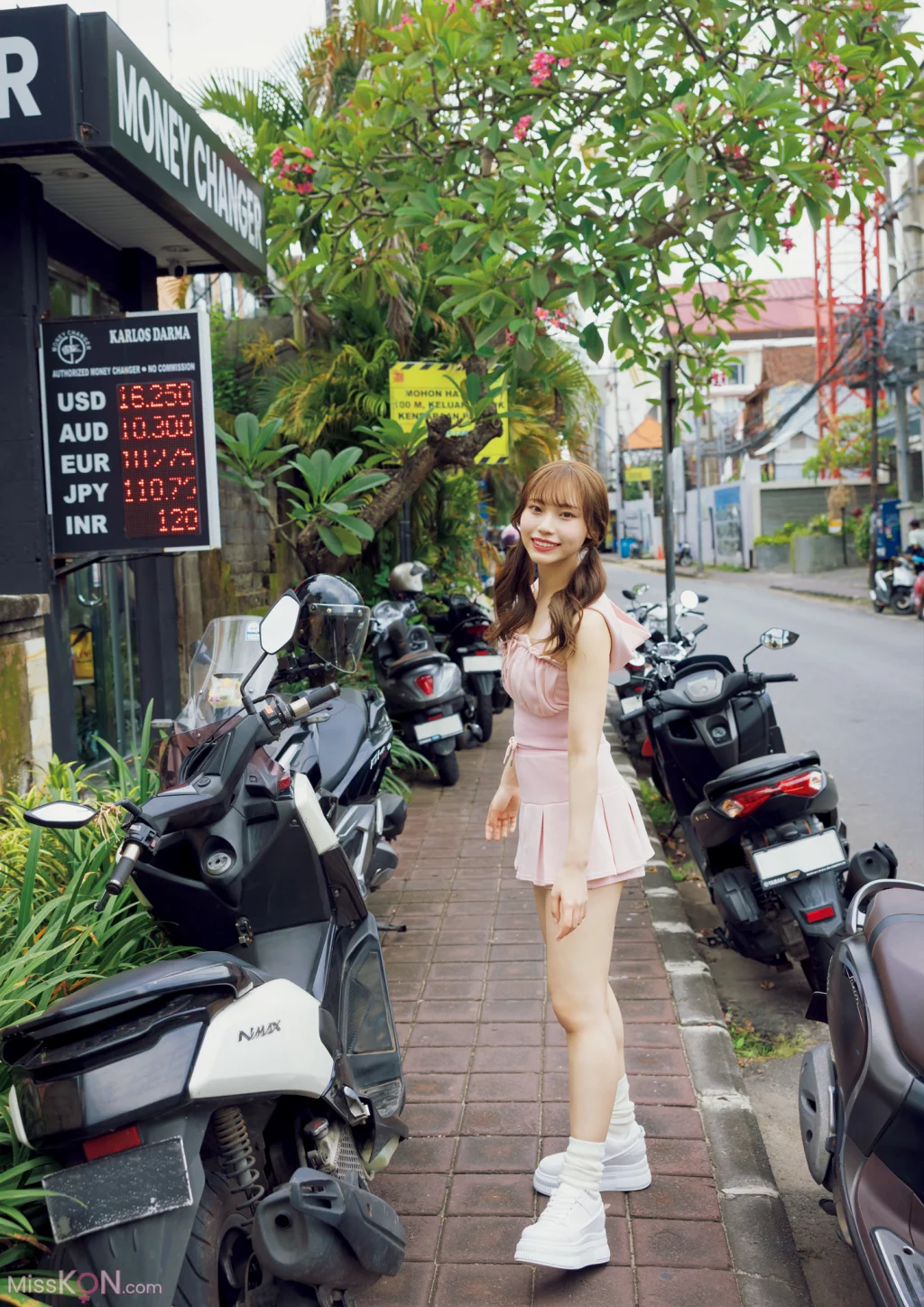 [JP] Saaya Kawagoe (川越紗彩): 2025.10.24 川越紗彩１st写真集 なんとかなるなる【電子特典付き】 (137 photos) – Page 2