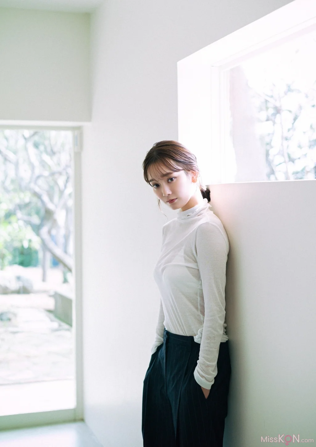 [JP] 青戸しの:【デジタル限定 YJ PHOTO BOOK】写真集「つかまえて」 (53 photos) – Page 2