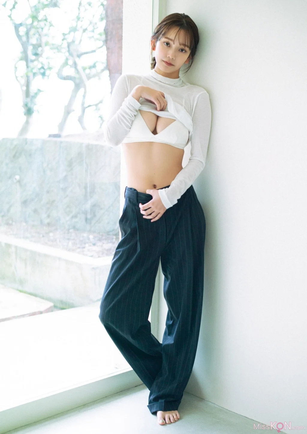 [JP] 青戸しの:【デジタル限定 YJ PHOTO BOOK】写真集「つかまえて」 (53 photos) – Page 2