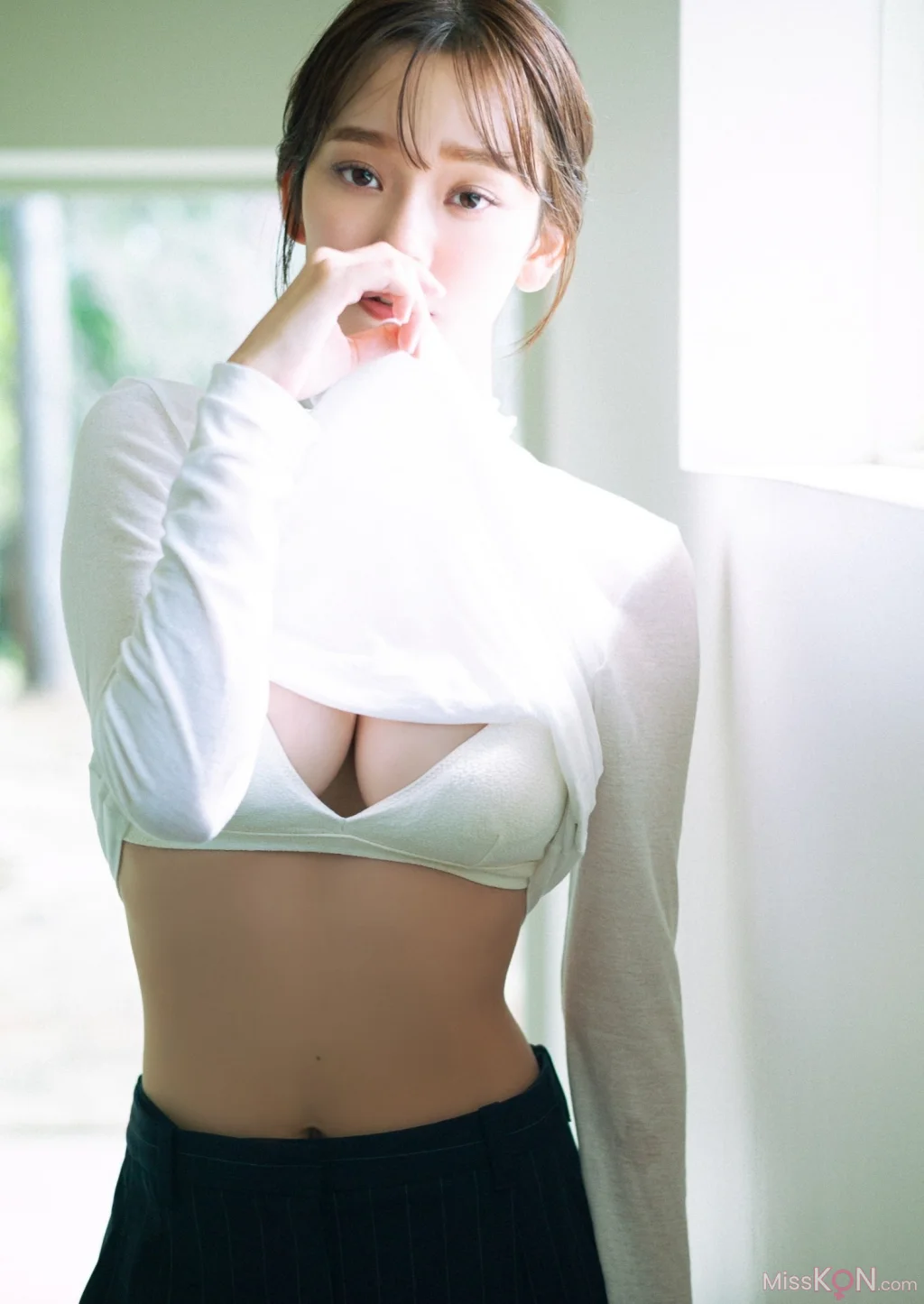 [JP] 青戸しの:【デジタル限定 YJ PHOTO BOOK】写真集「つかまえて」 (53 photos) – Page 2