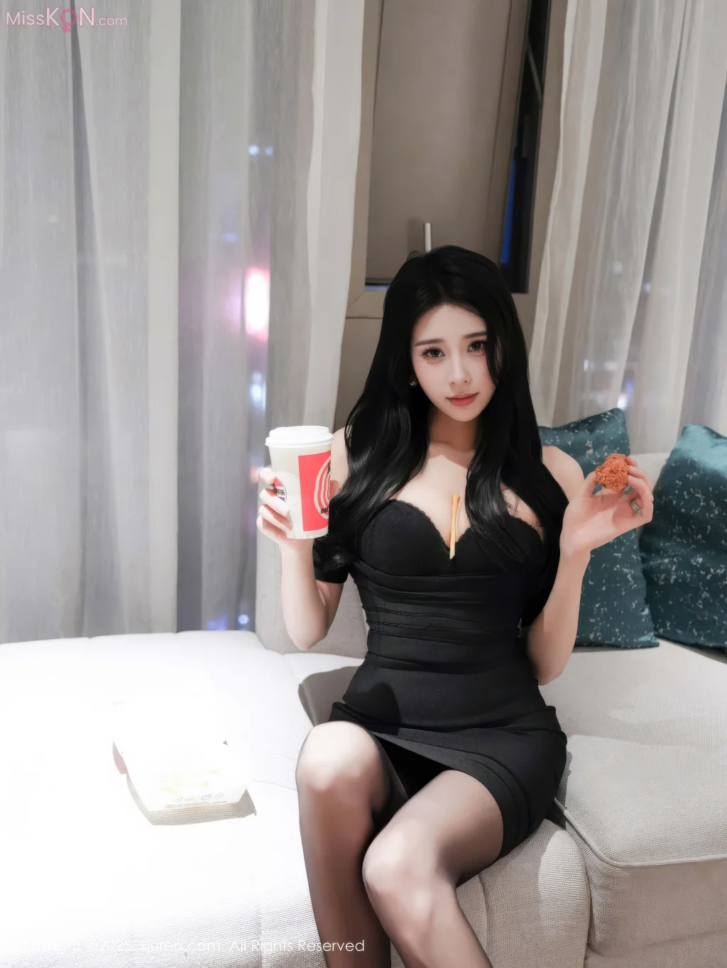 XIUREN No.10942: 椰汁糯米姬 (54 photos)