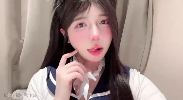 幼幼酱: 可爱丰满少女 定制视频 (31 photos + 3 videos)